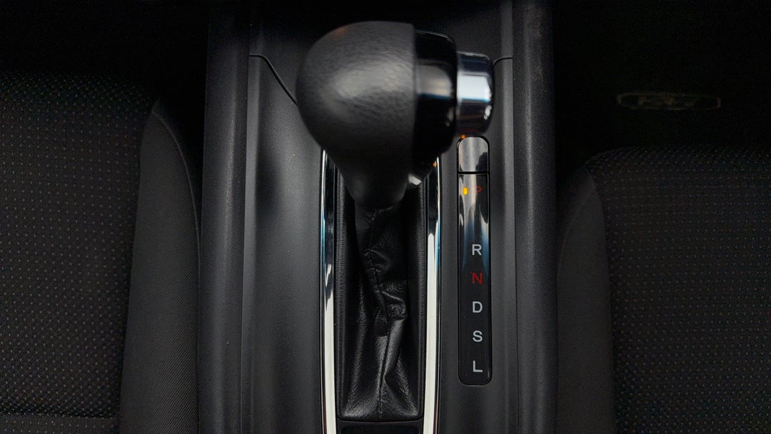 2018 Honda HR-V Vti, Automatic, 65408 km, Gear Lever 