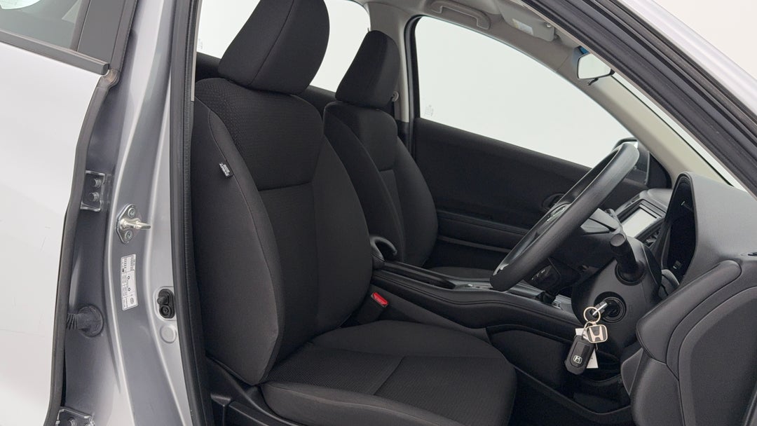 2018 Honda HR-V Vti, Automatic, 65408 km, Right Side Front Door Cabin View
