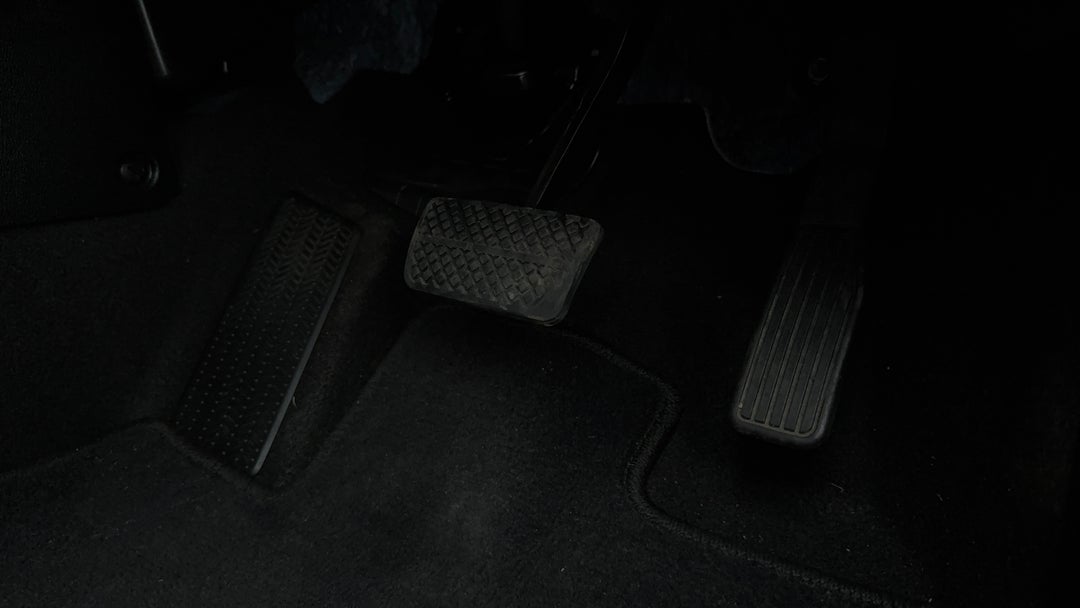 2018 Honda HR-V Vti, Automatic, 65408 km, Pedals and Footmat