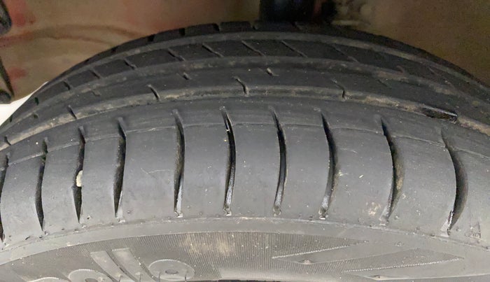 2017 Maruti Wagon R 1.0 VXI, Petrol, Manual, 49,036 km, Left Front Tyre Tread