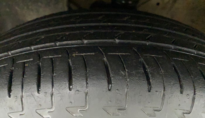 2017 Maruti IGNIS ZETA 1.2 AMT DUAL TONE, Petrol, Automatic, 29,406 km, Left Front Tyre Tread