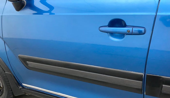 2017 Maruti IGNIS ZETA 1.2 AMT DUAL TONE, Petrol, Automatic, 29,406 km, Front passenger door - Minor scratches