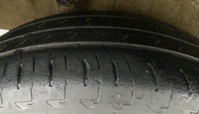 2017 Maruti IGNIS ZETA 1.2 AMT DUAL TONE, Petrol, Automatic, 29,406 km, Right Rear Tyre Tread
