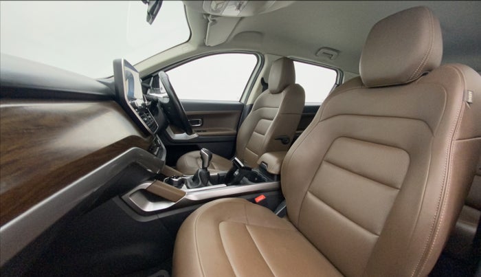 2019 Tata Harrier XZ 2.0L, Diesel, Manual, 91,109 km, Right Side Front Door Cabin