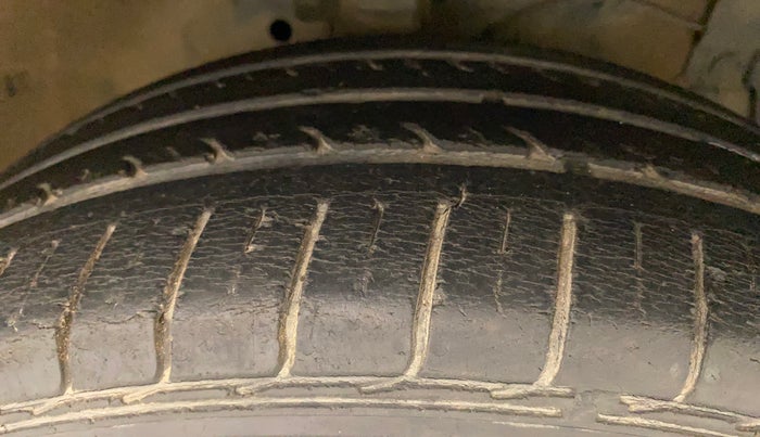 2015 Maruti Ciaz ZXI, Petrol, Manual, 45,079 km, Right Front Tyre Tread