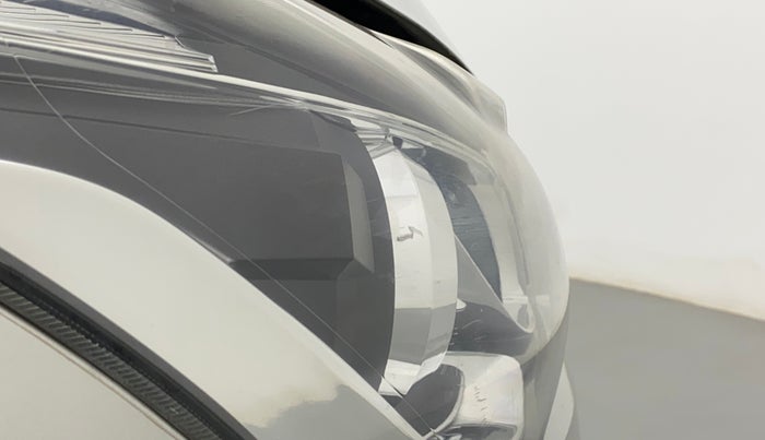 2015 Maruti Ciaz ZXI, Petrol, Manual, 45,079 km, Right headlight - Minor scratches