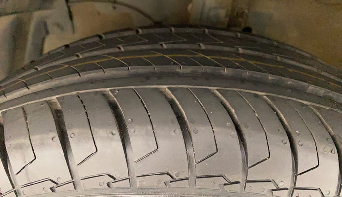 2015 Maruti Ciaz ZXI, Petrol, Manual, 45,079 km, Left Front Tyre Tread