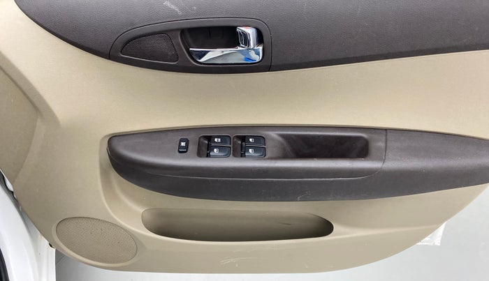 2010 Hyundai i20 MAGNA O 1.2, Petrol, Manual, 61,194 km, Driver Side Door Panels Control