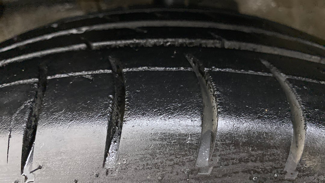 Left Front Tyre Tread