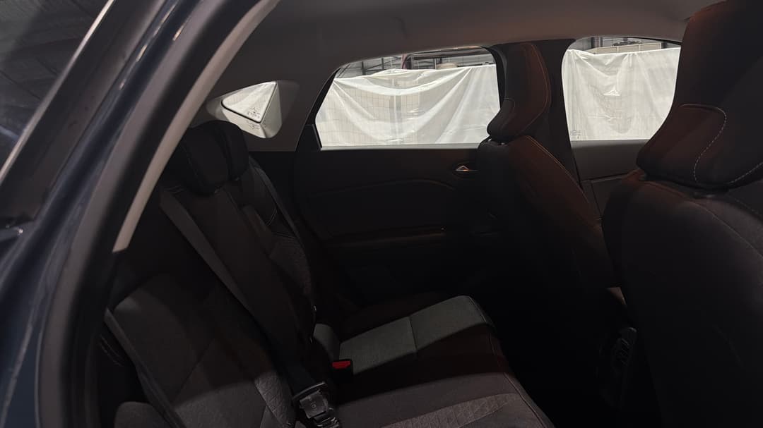 2022 Renault Captur Life, Automatic, 48350 km, Right Side Rear Door Cabin View