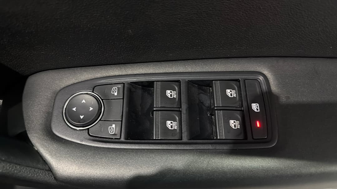 2022 Renault Captur Life, Automatic, 48350 km, Drivers Side Door Panel Controls