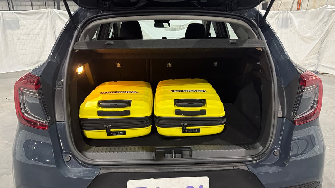 2022 Renault Captur Life, Automatic, 48350 km, Boot Inside View with Luggage