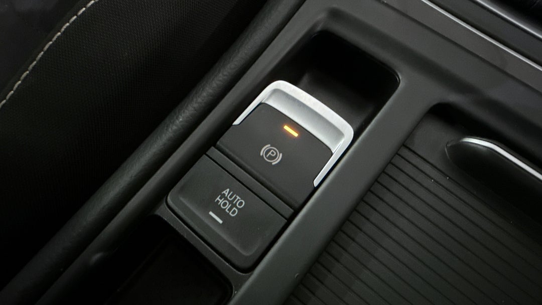 2013 Volkswagen Golf 103 Tsi Highline, Automatic, 108499 km, Handbrake