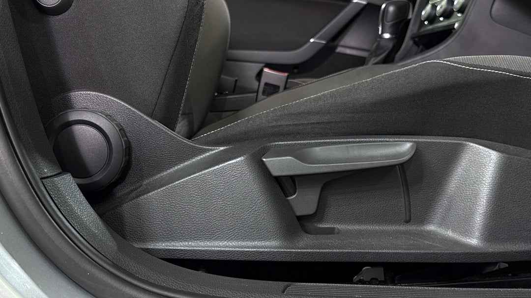 2013 Volkswagen Golf 103 Tsi Highline, Automatic, 108499 km, Drivers Side Adjustment Panel