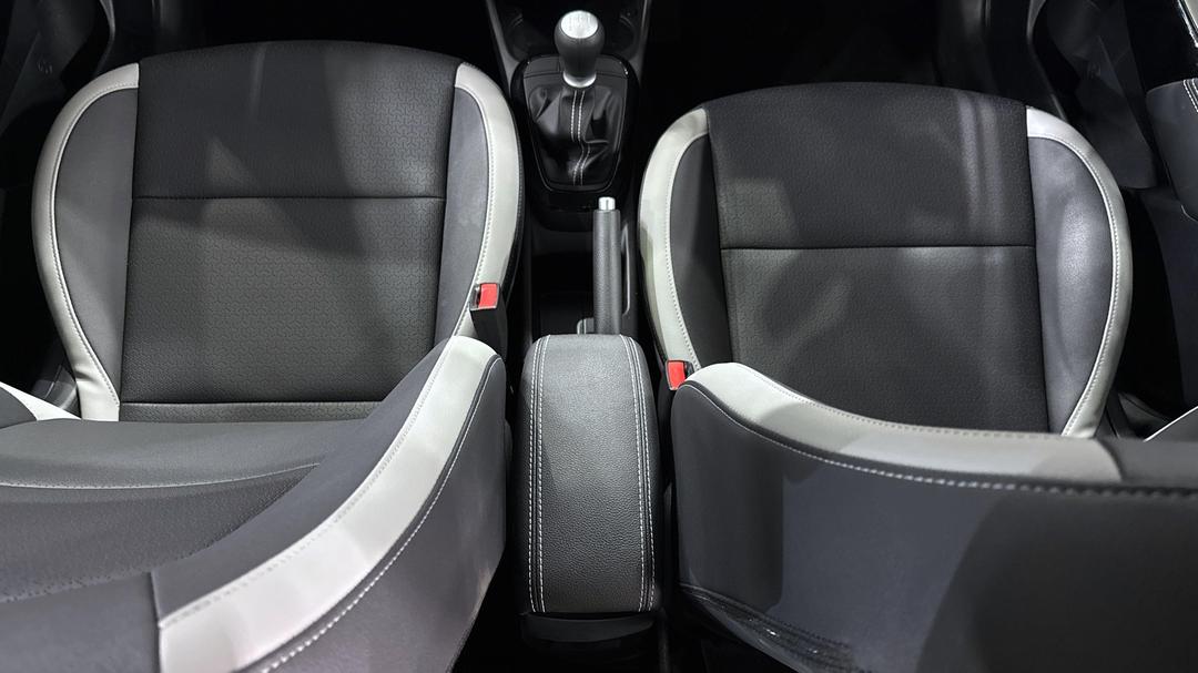 2025 Kia Picanto Gt Line (pe2), Manual, 438 km, Center Console