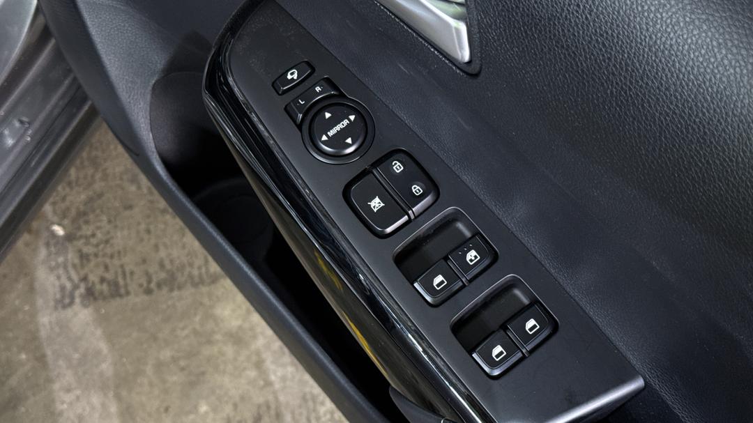 2025 Kia Picanto Gt Line (pe2), Manual, 438 km, Drivers Side Door Panel Controls