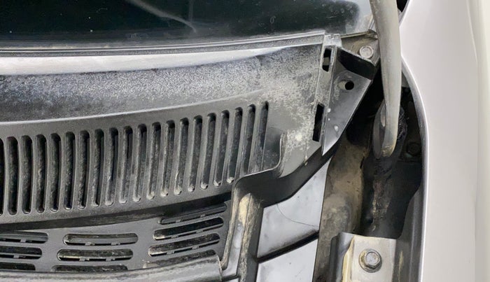 2010 Maruti Ritz LXI, Petrol, Manual, 1,22,580 km, Bonnet (hood) - Cowl vent panel has minor damage