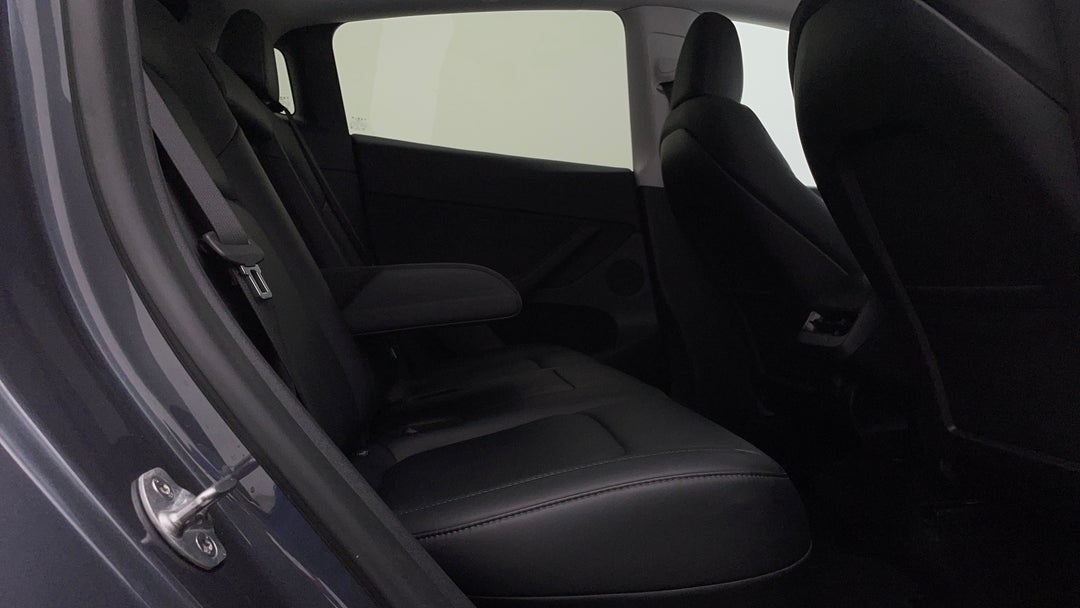 2023 Tesla Model Y Long Range, Automatic, 29105 km, Right Side Rear Door Cabin View