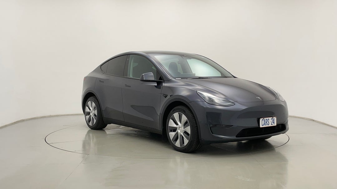 2023 Tesla Model Y Long Range, Automatic, 29105 km, Right Front Diagonal (45- Degree) View