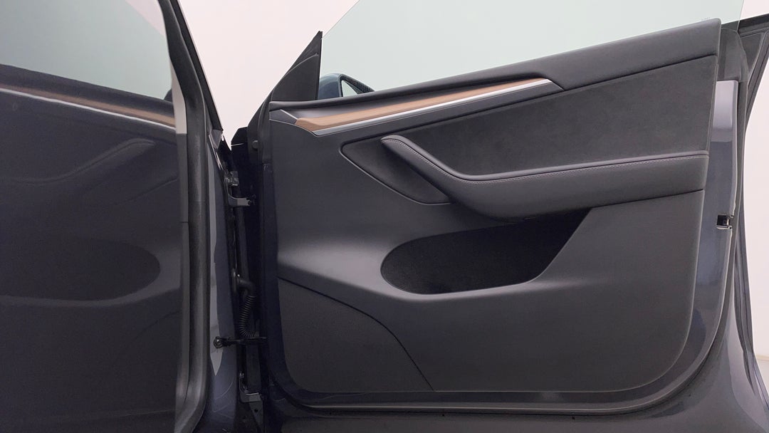 2023 Tesla Model Y Long Range, Automatic, 29105 km, Speaker View