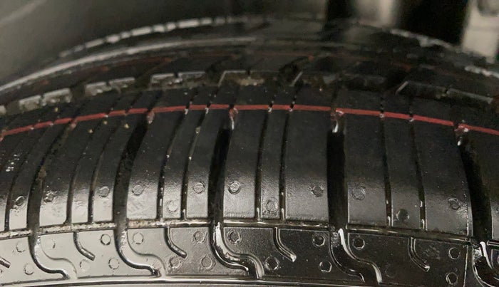 2014 Maruti Ertiga VXI CNG, CNG, Manual, 36,893 km, Left Rear Tyre Tread