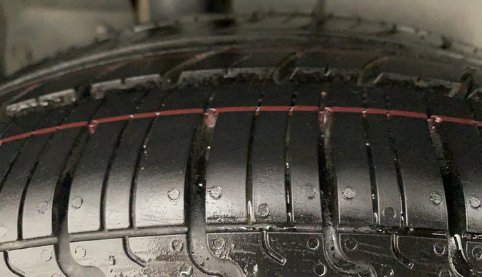 2014 Maruti Ertiga VXI CNG, CNG, Manual, 36,893 km, Right Rear Tyre Tread