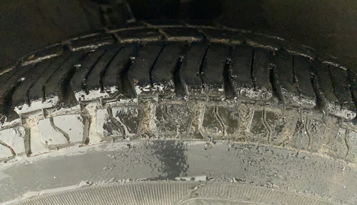 2010 Hyundai i10 SPORTZ 1.2, Petrol, Manual, 83,296 km, Left Front Tyre Tread