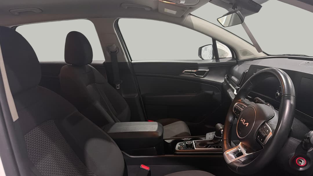 2024 Kia Sportage S (FWD), Automatic, 20109 km, Right Side Front Door Cabin View