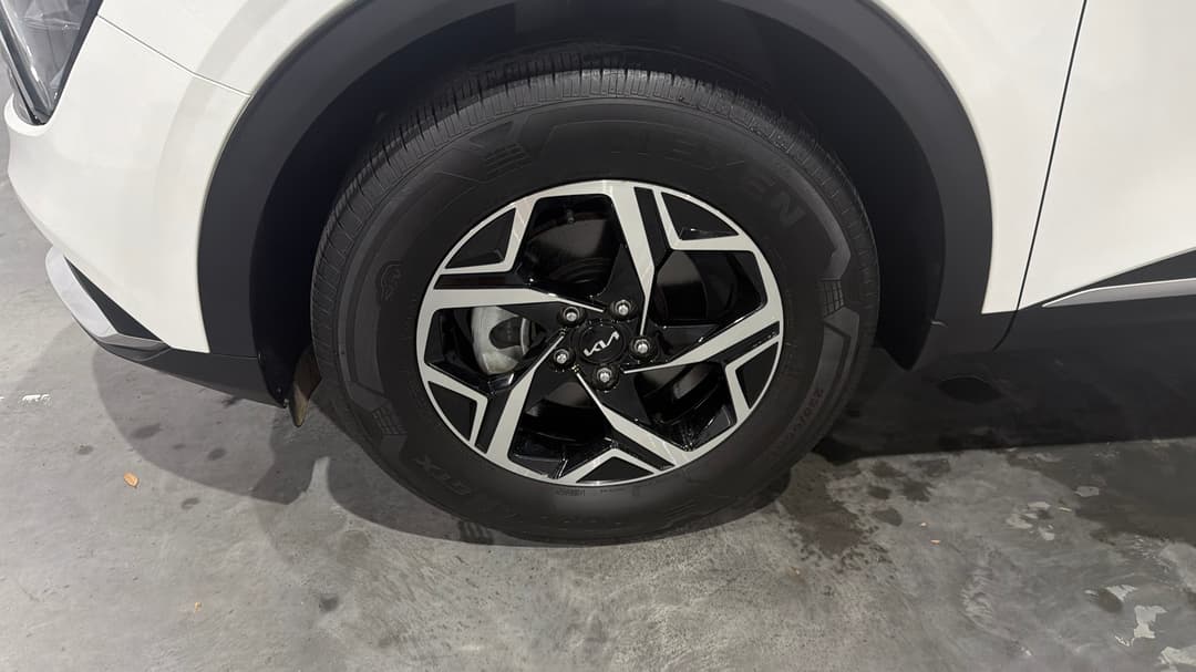 2024 Kia Sportage S (FWD), Automatic, 20109 km, Left Front Wheel