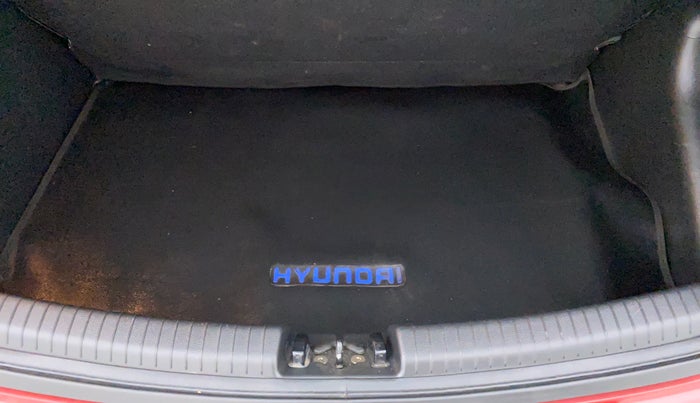 2017 Hyundai Grand i10 ASTA 1.2 KAPPA VTVT, Petrol, Manual, 27,155 km, Boot Inside
