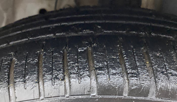 2015 Honda Jazz 1.2 SV MT, Petrol, Manual, 27,732 km, Right Front Tyre Tread