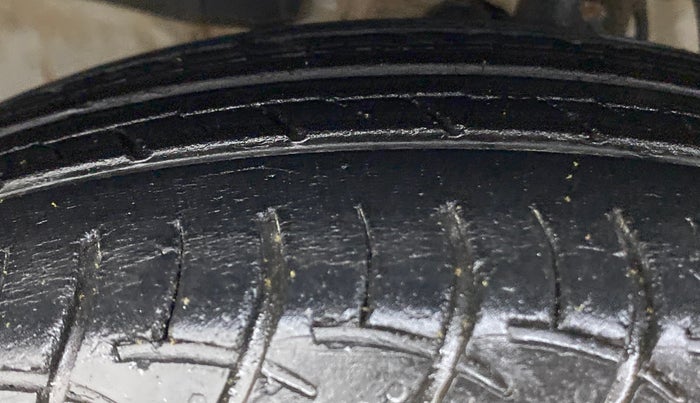 2015 Honda Jazz 1.2 SV MT, Petrol, Manual, 27,732 km, Left Front Tyre Tread