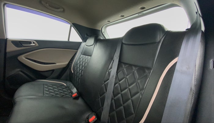 2016 Hyundai Elite i20 MAGNA 1.2, Petrol, Manual, 42,101 km, Right Side Rear Door Cabin