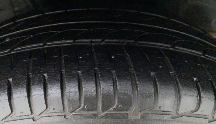 2016 Hyundai Elite i20 MAGNA 1.2, Petrol, Manual, 42,101 km, Right Front Tyre Tread