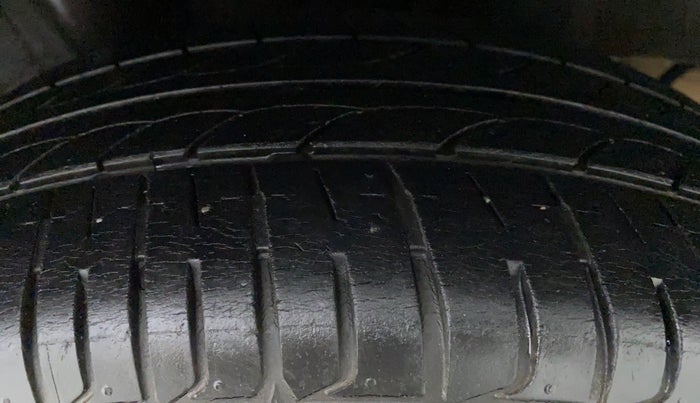 2016 Hyundai Elite i20 MAGNA 1.2, Petrol, Manual, 42,101 km, Right Rear Tyre Tread