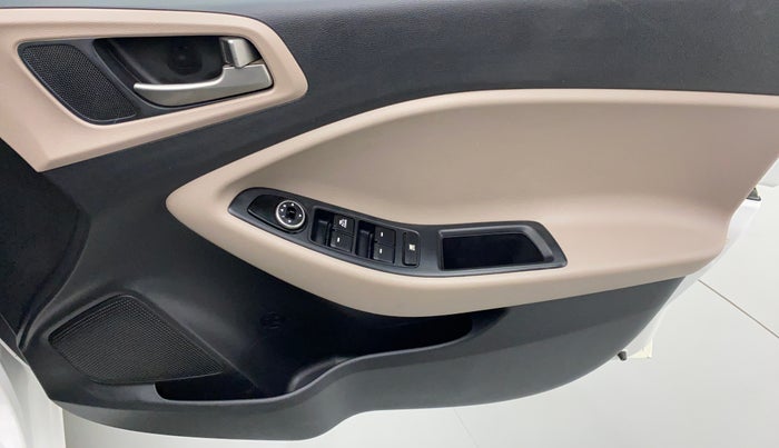 2016 Hyundai Elite i20 MAGNA 1.2, Petrol, Manual, 42,101 km, Driver Side Door Panels Control