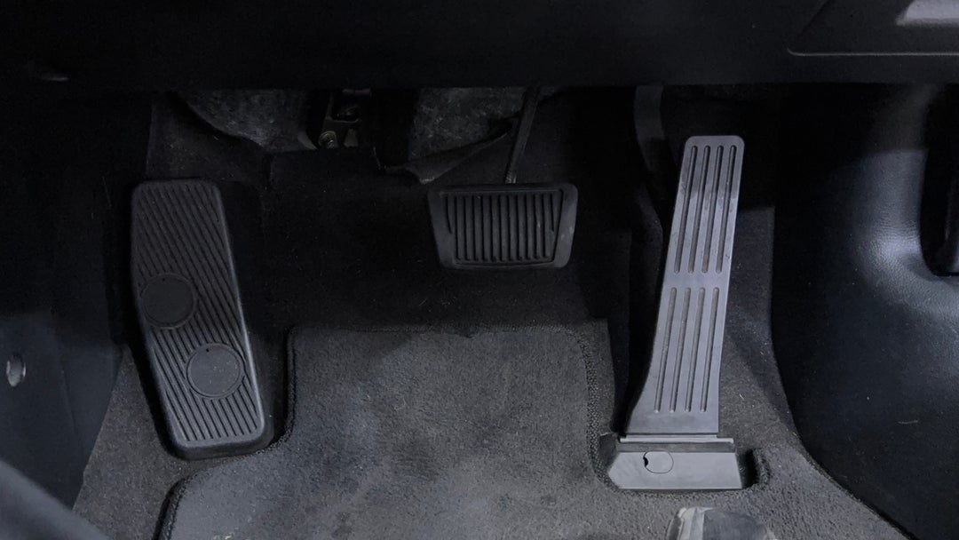 2017 Kia Cerato S, Automatic, 164616 km, Pedals and Footmat