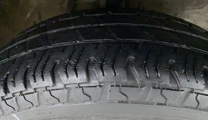 2016 Maruti Alto 800 VXI, Petrol, Manual, 46,118 km, Right Front Tyre Tread