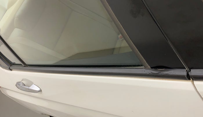 2015 Honda City 1.5L I-VTEC V MT, Petrol, Manual, 68,878 km, Right rear door - Weather strip has minor damage