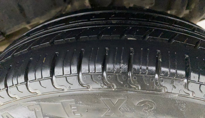 2016 Datsun Go Plus T, Petrol, Manual, 68,905 km, Left Rear Tyre Tread
