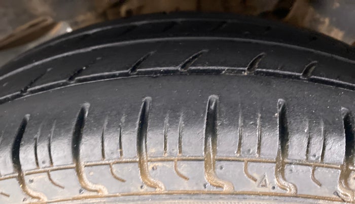 2016 Hyundai Eon ERA PLUS, Petrol, Manual, 34,961 km, Left Rear Tyre Tread