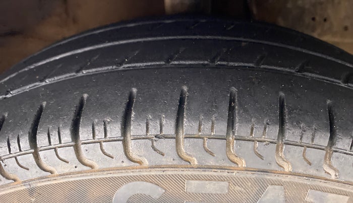 2016 Hyundai Eon ERA PLUS, Petrol, Manual, 34,961 km, Right Front Tyre Tread