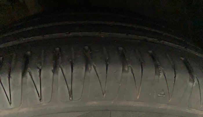 2021 KIA SONET HTK PLUS 1.5, Diesel, Manual, 36,211 km, Left Front Tyre Tread