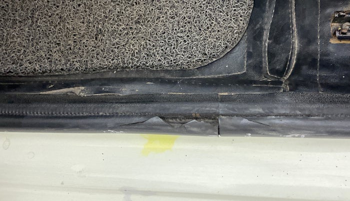 2016 Renault Duster RXS 85 PS, Diesel, Manual, 52,851 km, Front passenger door - Beading has minor damage