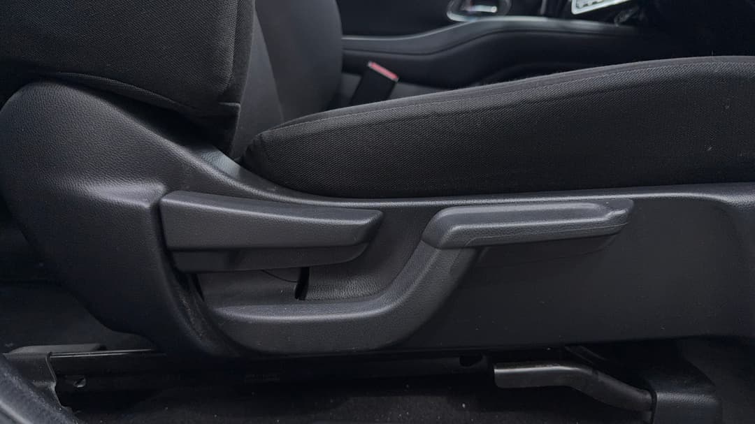2017 Honda HR-V Vti-s, Automatic, 127893 km, Drivers Side Adjustment Panel