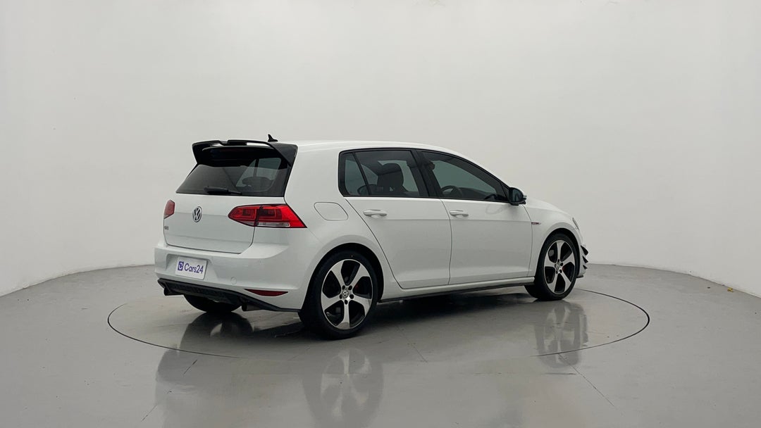 Right Back Diagonal (45- Degree) View