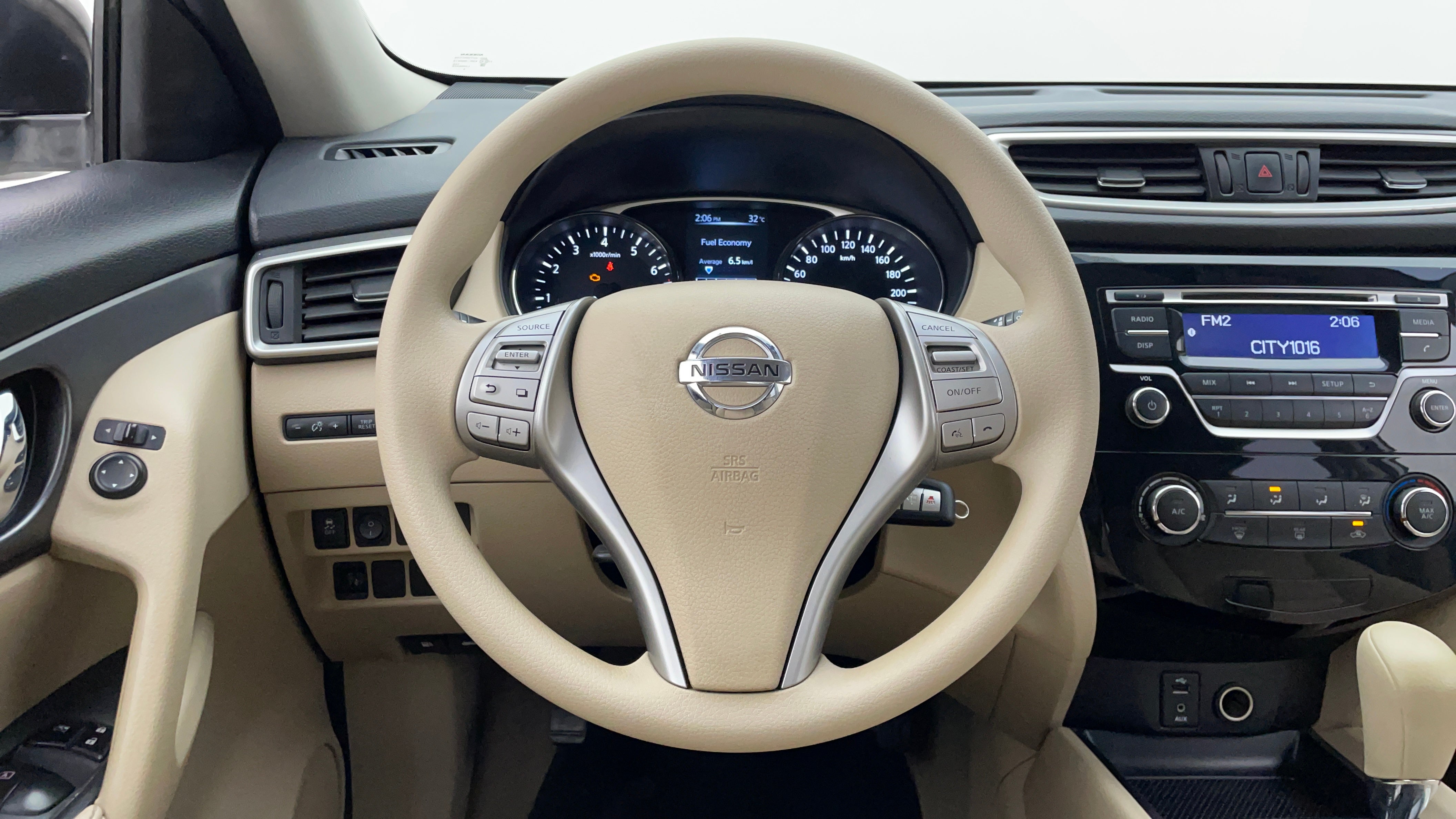 Nissan X-Trail-Steering Wheel Close-up
