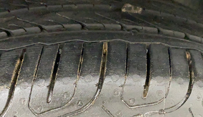2014 Volkswagen Polo HIGHLINE1.2L, Petrol, Manual, 73,854 km, Left Rear Tyre Tread