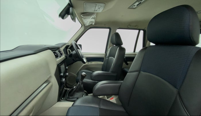 2018 Mahindra Scorpio S11 2WD, Diesel, Manual, 60,313 km, Right Side Front Door Cabin