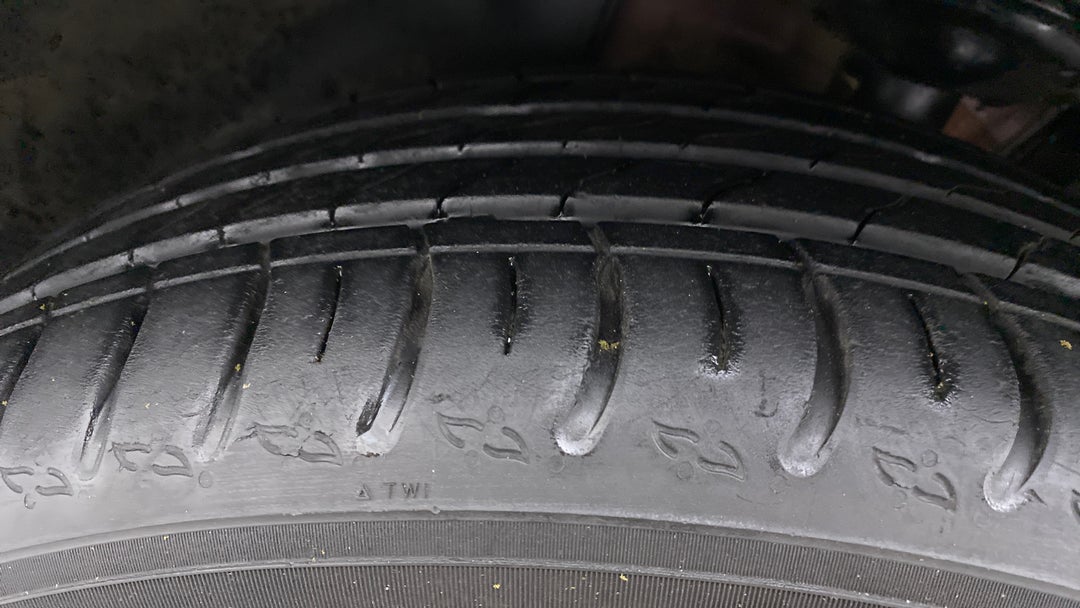 Left Front Tyre Tread